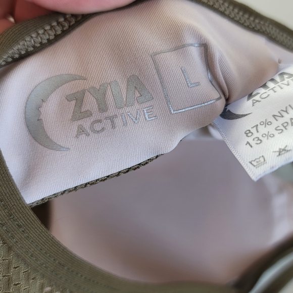 ZYIA Olive Strappy Sports Bra pre loved in excellent used condition - Picture 6 of 9